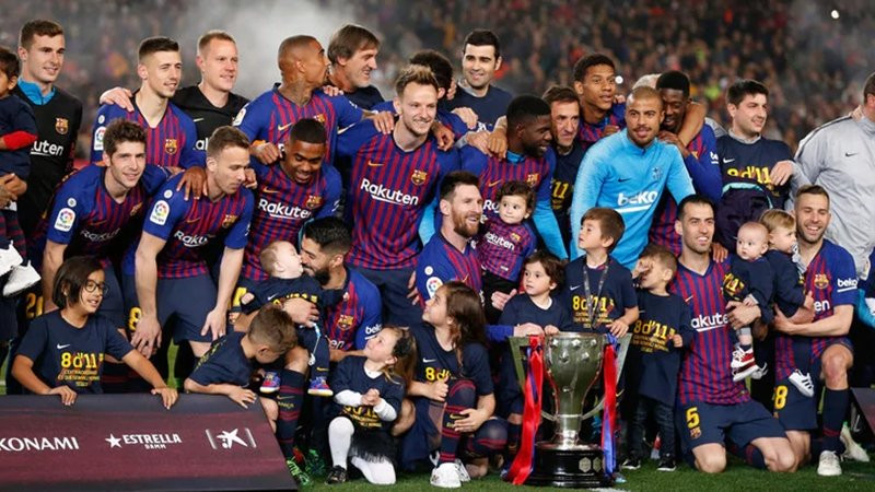 Barcelona là CLB chi tiêu nhiều nhất TTCN suốt 5 năm qua, song số tiền thu nhập của CLB chỉ đứng thứ 4 trong danh sách này với 626.9 triệu euro. Barcelona là CLB chi tiêu nhiều nhất TTCN suốt 5 năm qua, song số tiền thu nhập của CLB chỉ đứng thứ 4 trong danh sách này với 626.9 triệu euro.