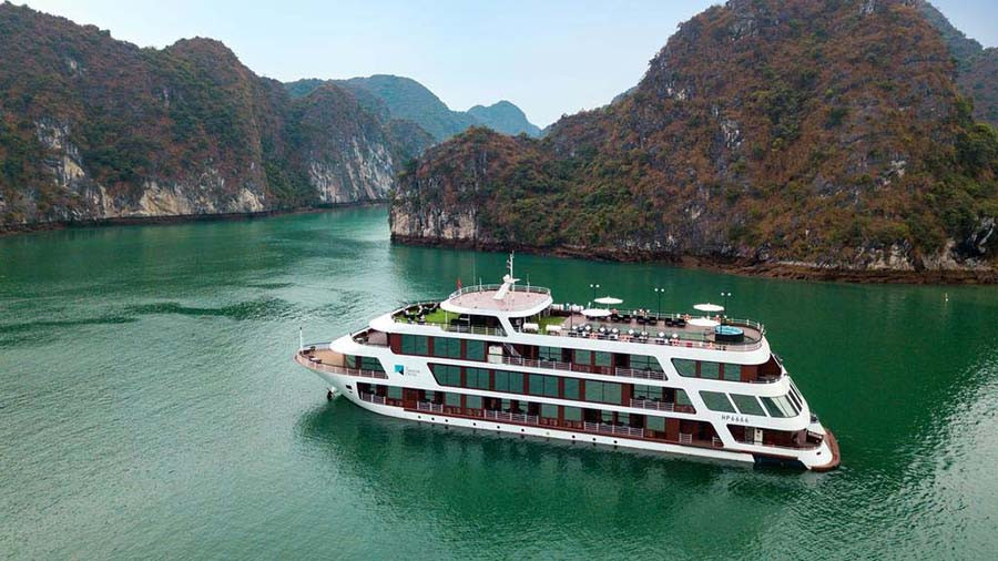 Du thuyền Le Theatre Cruise. Ảnh: T.P  Du thuyền Le Theatre Cruise. Ảnh: T.P