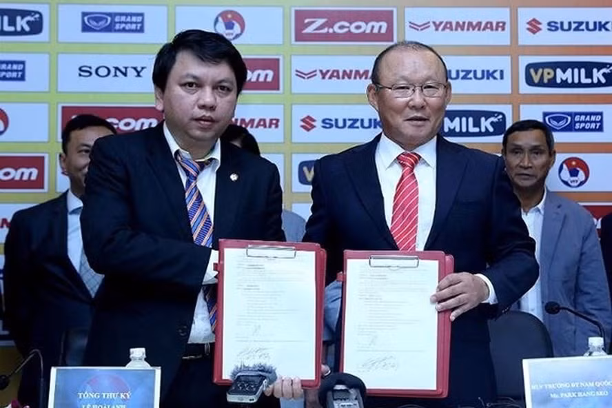 Hợp đồng hiện tại của ông Park kéo dài đến tháng 1.2020. Ảnh: TL