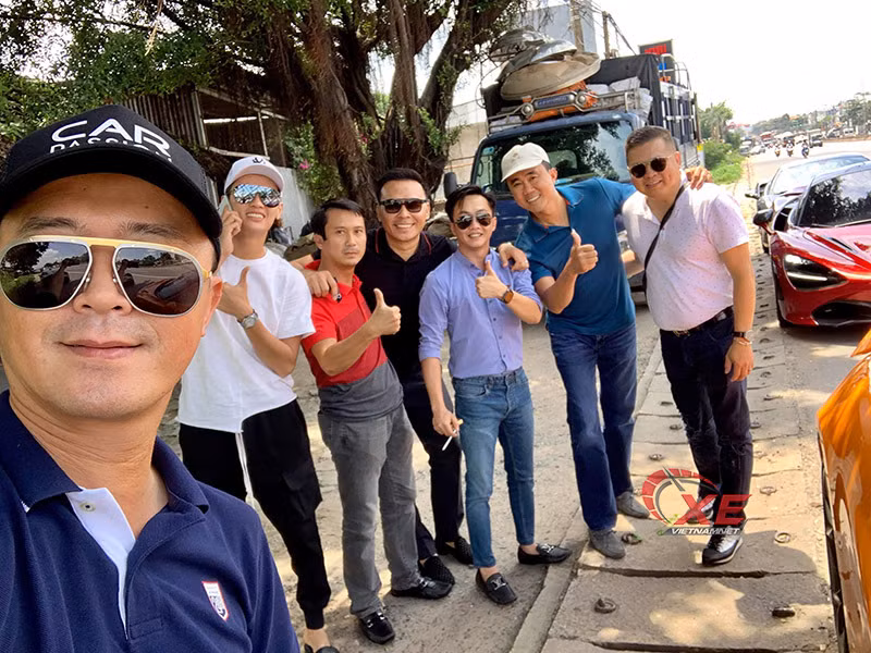 Cường “đô la” tham dự tiệc siêu xe trước hôn lễ cùng với những người bạn trong Car Passion và Gia Lai Team