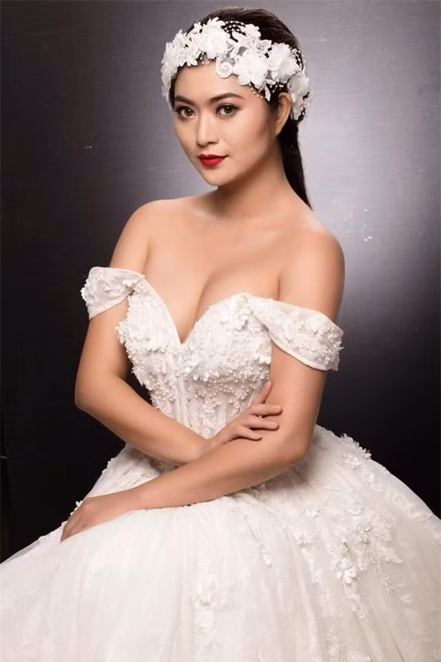 Thanh Trúc không muốn làm người phụ nữ chỉ ở nhà, ngoan ngoãn chuyện bếp núc chờ chồng cho tiền tiêu mỗi tháng.