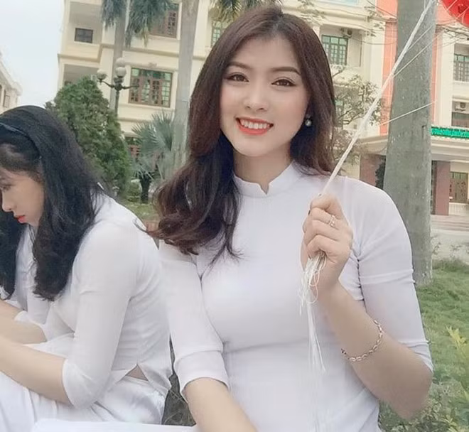 Hình ảnh nữ giáo viên mầm non ở Nghệ An được chia sẻ trên mạng. 