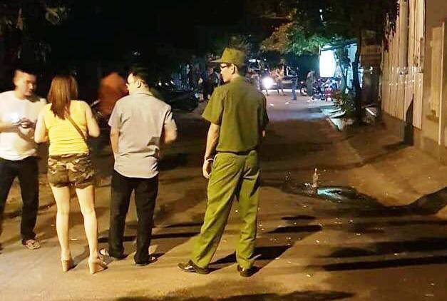 Lực lượng chức năng khám nghiệm hiện trường vụ việc Lực lượng chức năng khám nghiệm hiện trường vụ việc