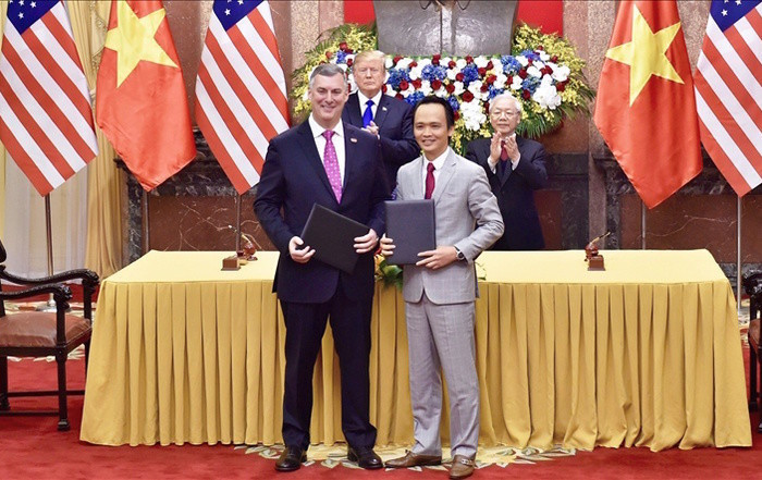 Ông Trịnh Văn Quyết ký hợp đồng mua máy bay Boeing với sự chứng kiến của Tổng bí thư - Chủ tịch nước Nguyễn Phú Trọng và Tổng thống Mỹ Donald Trump. 