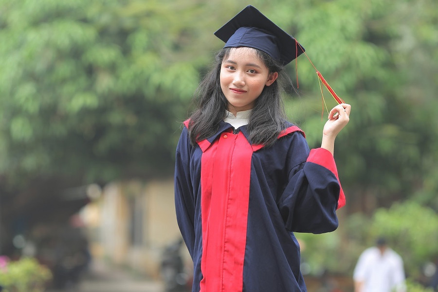 Ngô Thu Hà (học sinh lớp 12 chuyên Toán Trường THPT Chuyên Hùng Vương, Phú Thọ) là thí sinh có điểm thi 3 môn xét tuyển ĐH cao nhất cả nước trong kỳ thi THPT quốc gia năm 2019.