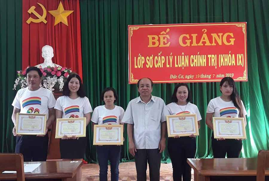  Nhiều cán bộ nữ người DTTS được đào tạo bồi dưỡng đã đáp ứng tốt nhiệm vụ chuyên môn. Ảnh: V.H