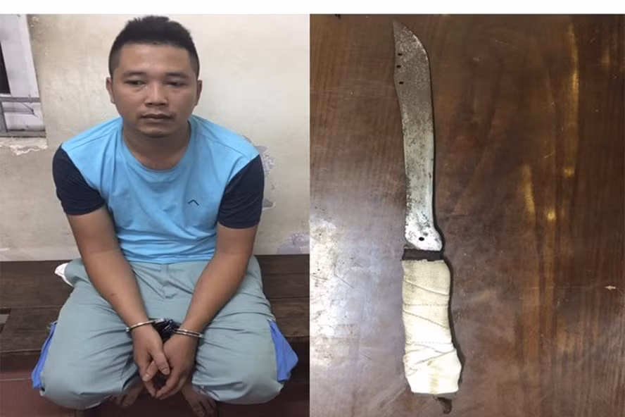 Đối tượng Bạch Quốc Huy và con dao tự chế thu giữ tại hiện trường. Ảnh: Công an thành phố Hà Nội.