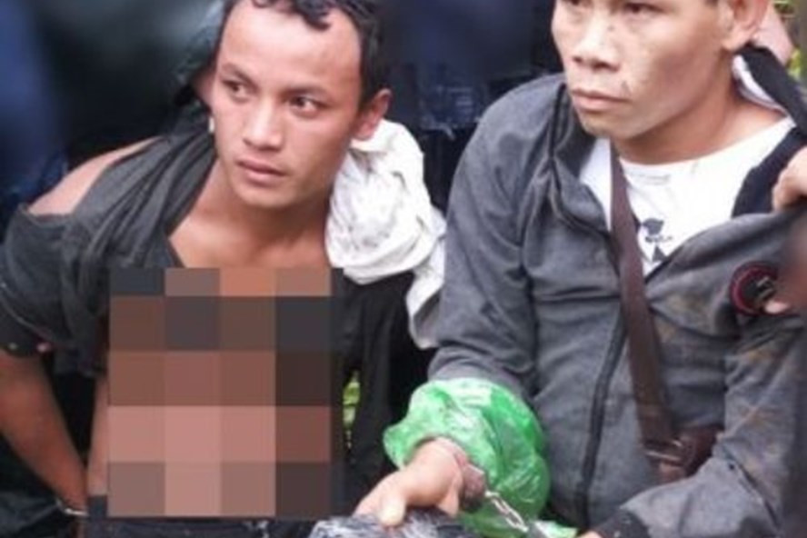 Hai đối tượng người Lào đưa ma túy sang Việt Nam thì bị bắt giữ. Ảnh công an Kon Tum Hai đối tượng người Lào đưa ma túy sang Việt Nam thì bị bắt giữ. Ảnh công an Kon Tum