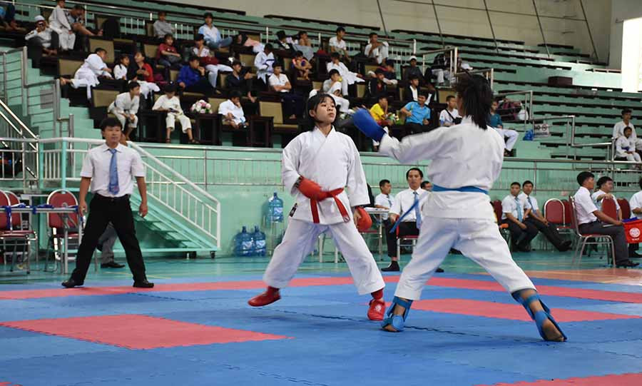  Các vận động viên thi đấu chung kết nội dung quyền biểu diễn đồng đội nam. Ảnh: H.P