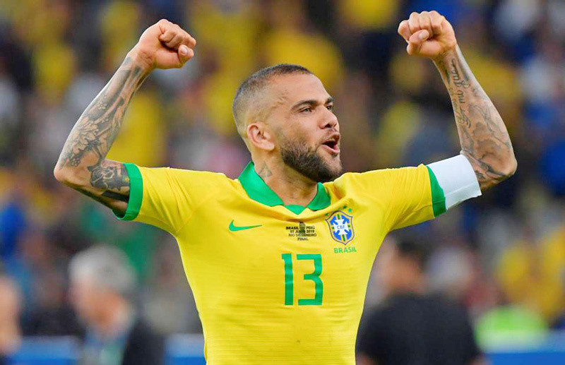 Man City muốn có sự phục vụ của Dani Alves