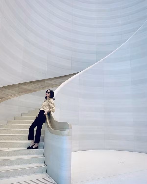 Bức ảnh được Đặng Thu Thảo chia sẻ cách đây vài ngày, mọi sự chú ý chỉ đổ dồn vào thân hình cò hương của cô.