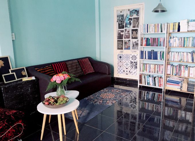  Đồ nội thất trong nhà hầu như không phải mua gì vì đều tích cóp được từ khi cô ở trọ và kinh doanh cà phê mang về. 