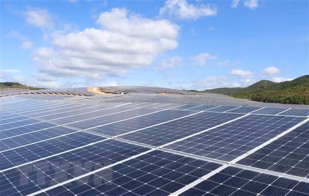 Hệ thống pin năng lượng Mặt Trời Nhà máy Điện Mặt Trời Xuân Thọ 1 và 2. (Ảnh minh họa: Phạm Cường/TTXVN)