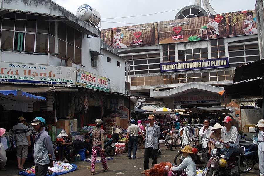 Trung tâm Thương mại thành phố Pleiku đang chờ tái đầu tư xây dựng. Ảnh: Lương Thanh