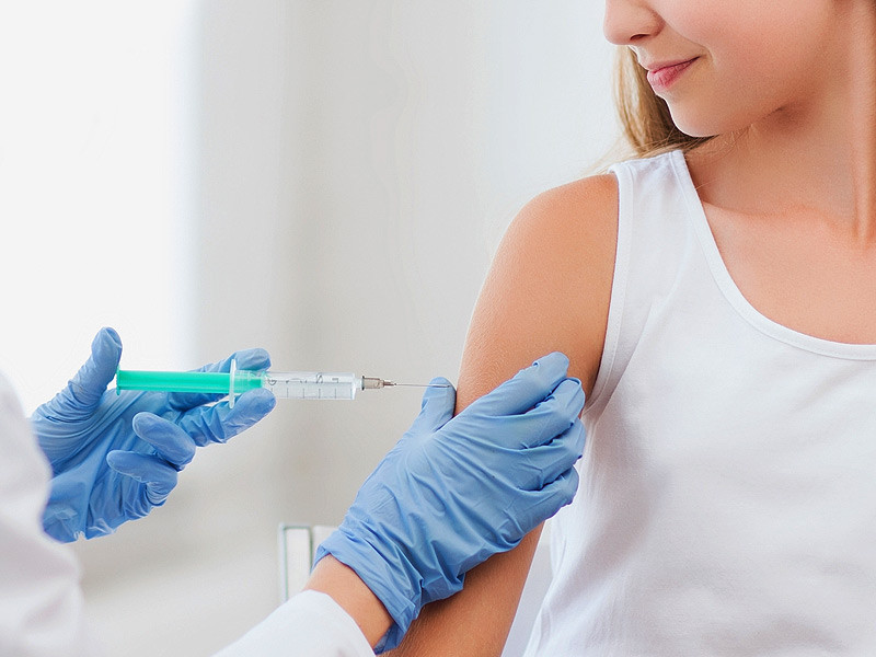 Tại Việt Nam, hiện các chi phí liên quan tới tiêm vaccine HPV vẫn chưa được BHYT chi trả. (Ảnh minh họa: KT) Tại Việt Nam, hiện các chi phí liên quan tới tiêm vaccine HPV vẫn chưa được BHYT chi trả. (Ảnh minh họa: KT)