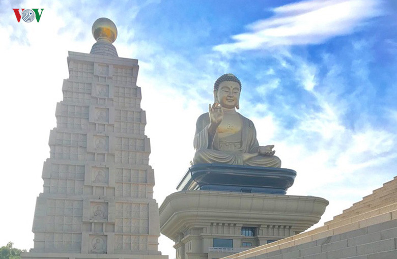  Tại chùa Phật Quang Sơn có bức tượng Phật ngồi cao nhất thế giới tính đến thời điểm hiện tại.