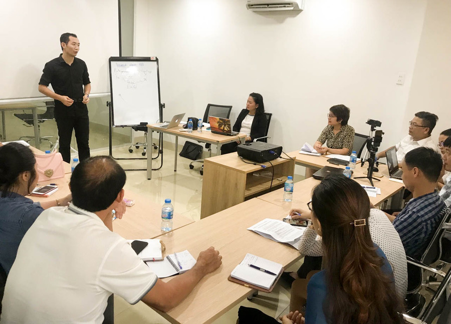  Các phóng viên được các chuyên gia chia sẻ về truyền thông khởi nghiệp sáng tạo. Ảnh: Trần Dung