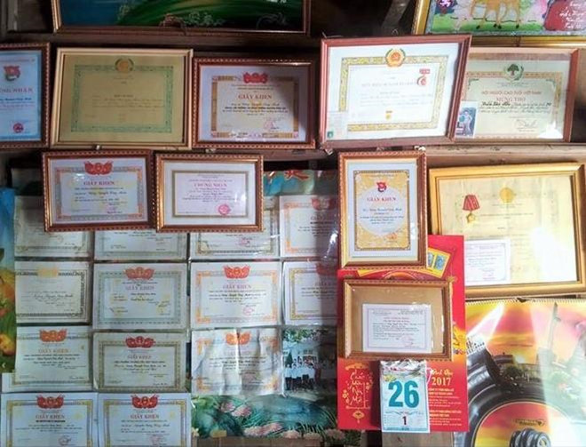 Thành tích học tập của Công Minh. Ảnh: NVCC.