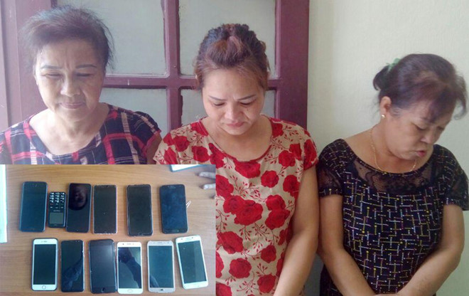 Loan, Lan và Thoa cùng tang vật vụ án. Ảnh: Công an cung cấp. Loan, Lan và Thoa cùng tang vật vụ án. Ảnh: Công an cung cấp.