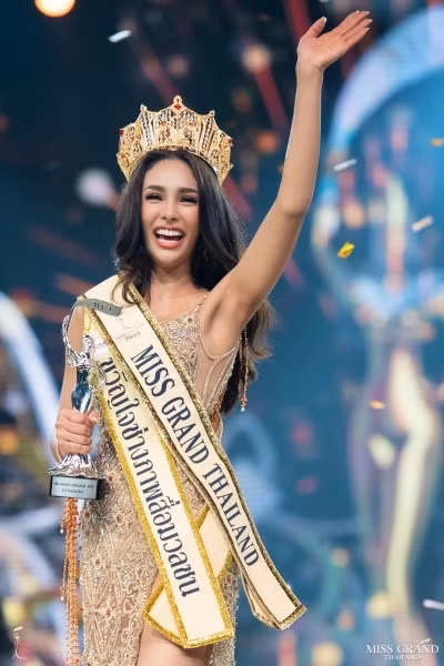 Đêm thi diễn ra tại Trung tâm Hội nghị và Triển lãm Quốc tế BITEC Bangna, Thái Lan. Người đẹp Coco Arayha Suparurk, 25 tuổi, đến từ tỉnh Nakhon Phanom giành vương miện.