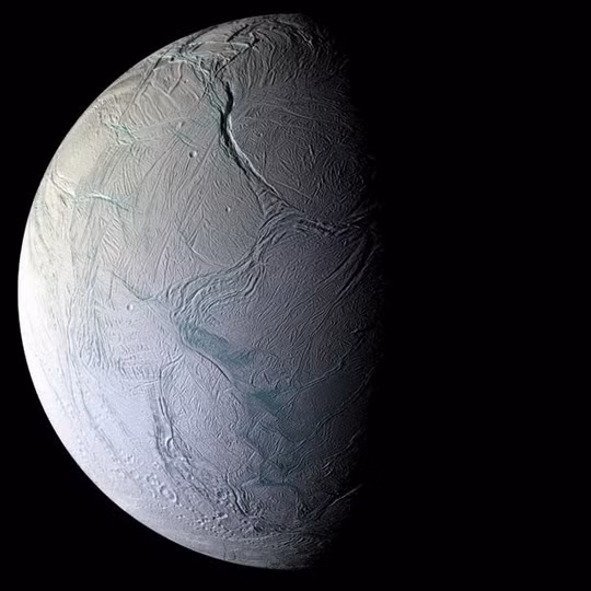  Enceladus - ảnh: NASA
