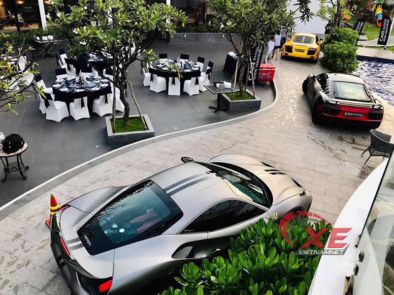 Sự kiện giao lưu được tổ chức trong không giang riêng tư của khu nghỉ dưỡng, những chiếc siêu xe đỗ rải rác xung quanh tạo nên bầu không khí rất riêng mà ít câu lạc bộ chơi xe nào ở Việt Nam có được.