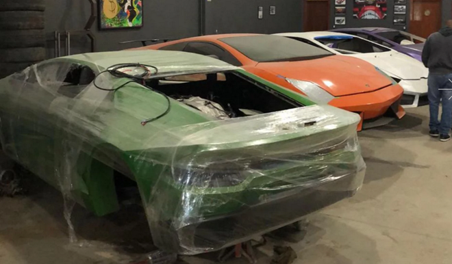 Siêu xe "dỏm" sau khi hoàn tất lắp ráp được rao bán với giá siêu rẻ trên mạng xã hội. Ảnh: AP. Siêu xe