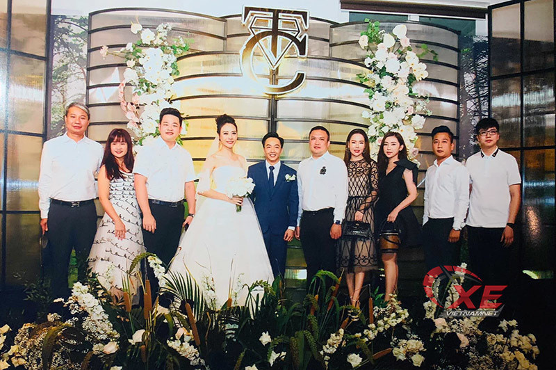 Những người bạn trọng CLB Car & Passion đến dự đám cưới Nguyễn Quốc Cường và Đàm Thu Trang. Ảnh: Tiến Anh