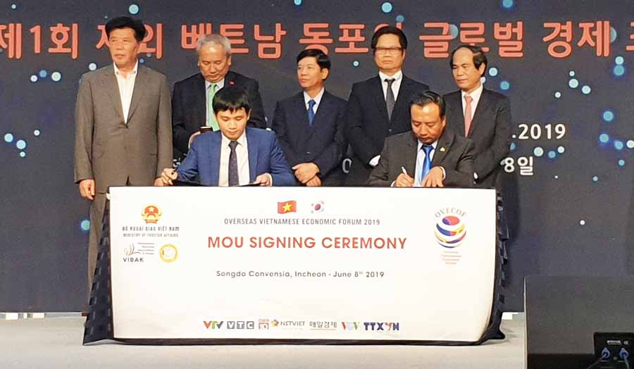  Công ty Phát triển Khoa học Quốc tế Trường Sinh và Công ty TNHH Vĩnh Hiệp tham gia ký kết các biên bản ghi nhớ với doanh nghiệp người Việt tại Hàn Quốc (ảnh doanh nghiệp cung cấp)