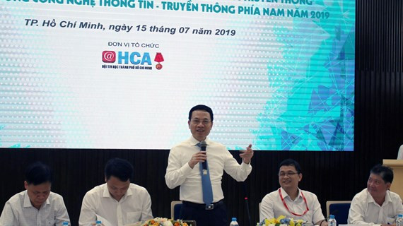 Bộ trưởng Bộ Thông tin và Truyền thông Nguyễn Mạnh Hùng phát biểu tại buổi gặp gỡ. (Ảnh: Tiến Lực/TTXVN) Bộ trưởng Bộ Thông tin và Truyền thông Nguyễn Mạnh Hùng phát biểu tại buổi gặp gỡ. (Ảnh: Tiến Lực/TTXVN)