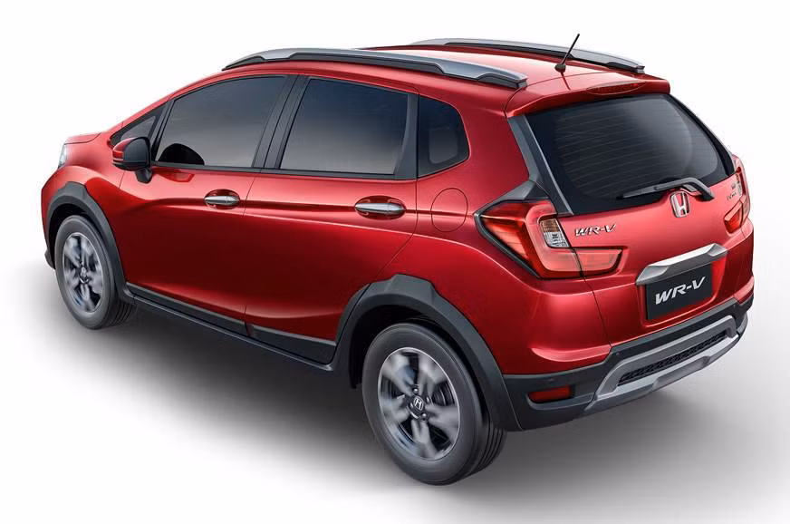  Chiếc xe này có giá khá rẻ, chỉ từ 338 triệu đồng.