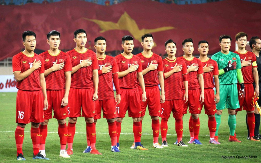 Hình ảnh các vận động viên đặt tay lên ngực trái, mắt hướng về quốc kỳ, hát vang Quốc ca với niềm tự hào vô bờ bến là điều khó quên trong lòng bạn bè thế giới.