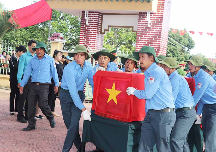  Từ cuối năm 2018 đến nay, thị xã An Khê phối hợp với Đội K52 (Bộ Chỉ huy Quân sự tỉnh) tìm kiếm, cất bốc 116 hài cốt liệt sĩ. Ảnh: N.M