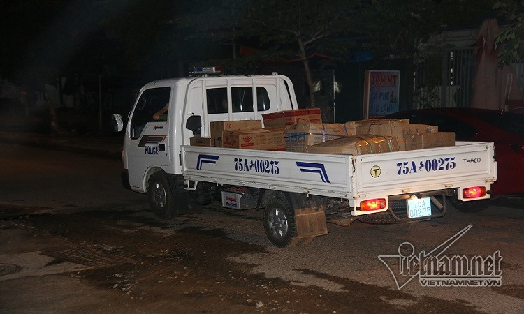 Chuyển tài liệu về trụ sở cơ quan chức năng