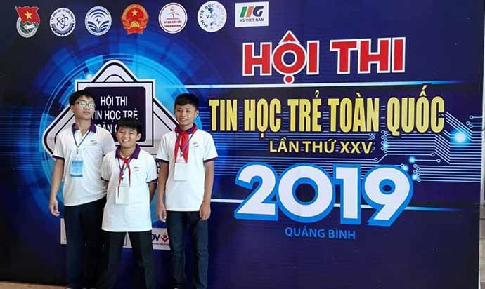 3 thí sinh của tỉnh Gia Lai tham gia Hội thi Tin học trẻ toàn quốc lần thứ XXV-năm 2019 tổ chức tại tỉnh Quảng Bình. Ảnh: Thủy Bình 3 thí sinh của tỉnh Gia Lai tham gia Hội thi Tin học trẻ toàn quốc lần thứ XXV-năm 2019 tổ chức tại tỉnh Quảng Bình. Ảnh: Thủy Bình