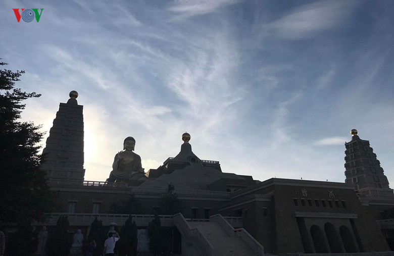  Tượng Phật khổng lồ cao 108m đầy ấn tượng, được đúc bằng đồng...