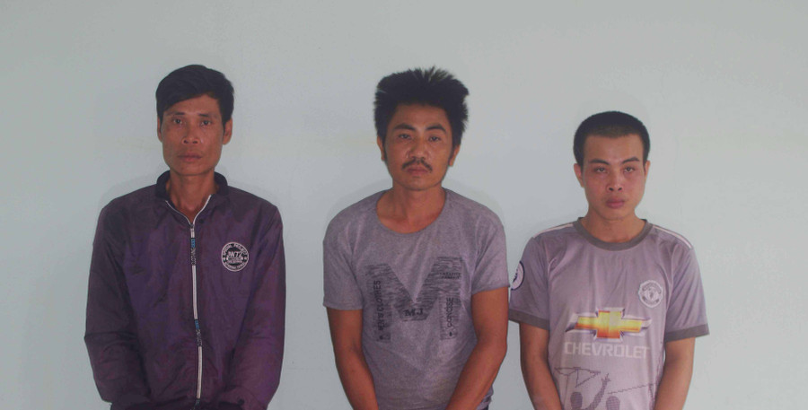 Các đối tượng tại cơ quan chức năng. Ảnh: Anh Huy	