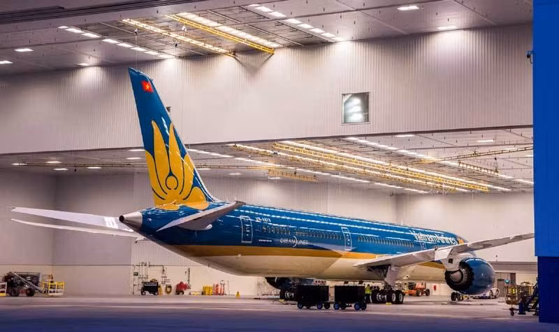  Hình ảnh hoàn thiện của chiếc máy bay Boeing 787-10 Dreamliner đầu tiên sẽ gia nhập đội bay của Vietnam Airlines trong tháng 8/2019.