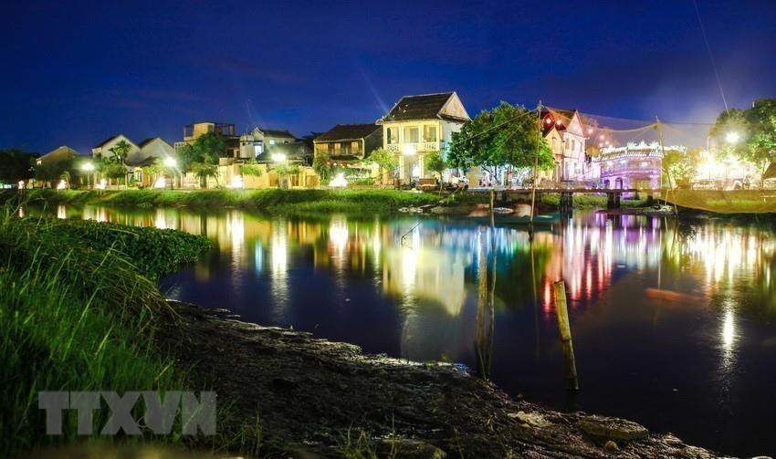 Khu phố cổ Hội An nằm bên bờ sông Hoài.