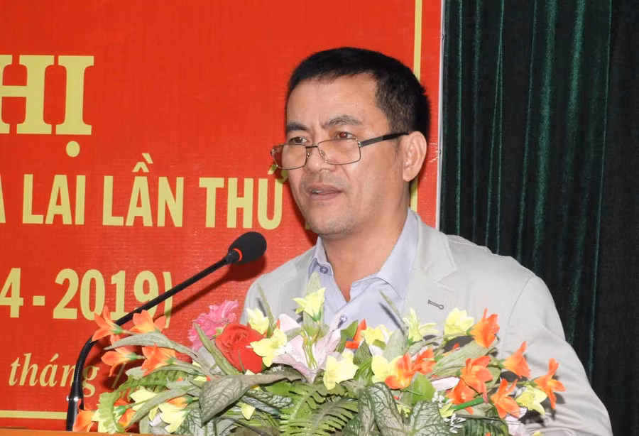 Phó Chủ tịch UBND tỉnh Nguyễn Đức Hoàng thông báo tình hình kinh tế xã hội. Ảnh: Thanh Nhật