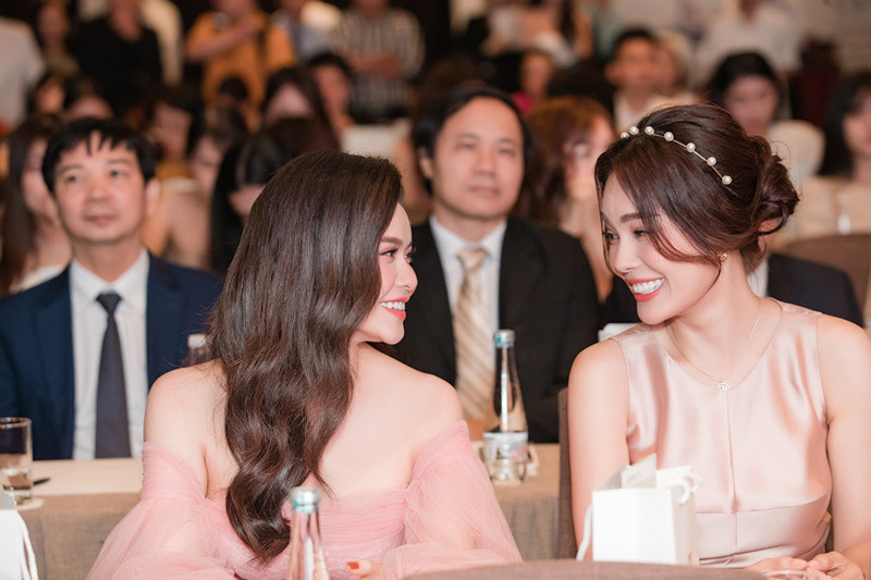  Và có lẽ cũng chính vì suy nghĩ nhẹ nhàng đó mà Trương Quỳnh Anh cứ “trẻ mãi không già”, hiếm khi cảm thấy mệt mỏi hay bực bội vì bất cứ điều gì trong cuộc sống.