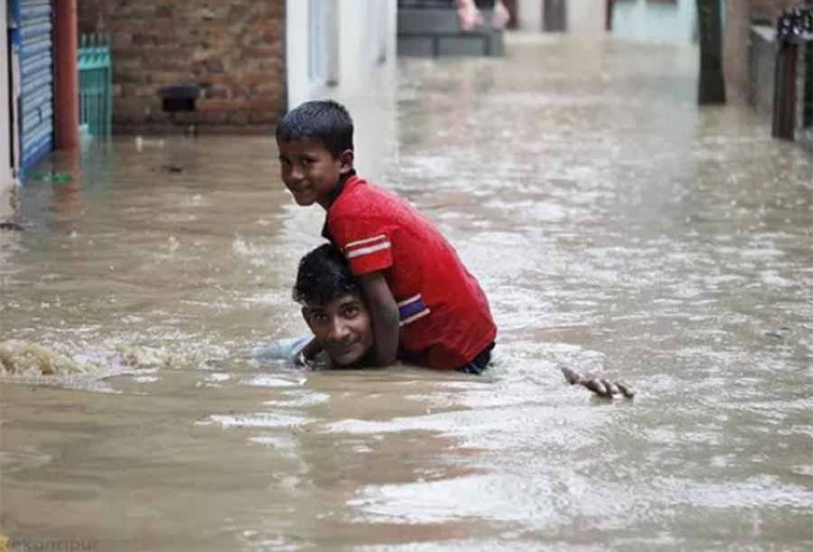  Mưa lớn gây ngập lụt và lở đất đang diễn ra trầm trọng tại Nepal - Ảnh: Sanjog Manandhar