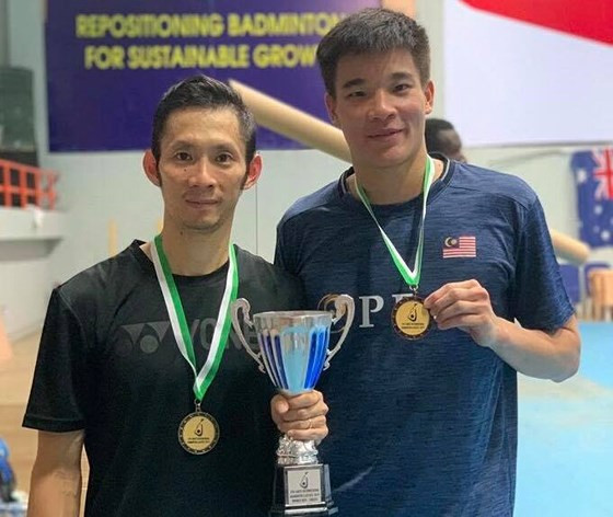 Nguyễn Tiến MInh và tay vợt Misha Zilberma. 