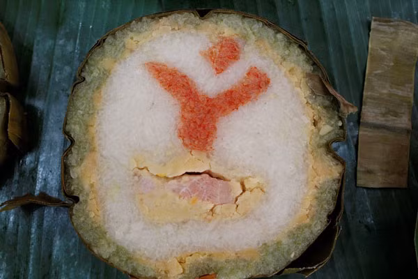 Chữ viết trong bánh được làm rất đẹp mắt.