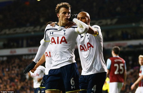 Chiriches ăn mừng bàn thắng cho Spurs (Ảnh: Getty Images). Chiriches ăn mừng bàn thắng cho Spurs (Ảnh: Getty Images).