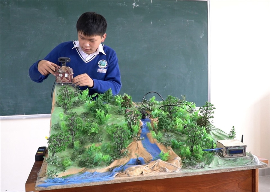 Quang Trực - thành viên nhóm dự án - mong muốn sáng kiến sẽ giúp con người bảo vệ được rừng dù ở bất cứ đâu. Quang Trực - thành viên nhóm dự án - mong muốn sáng kiến sẽ giúp con người bảo vệ được rừng dù ở bất cứ đâu.