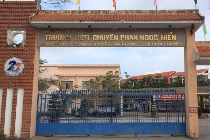 Trường THPT chuyên Phan Ngọc Hiển