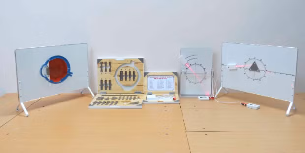 Bộ thí nghiệm quang học đa năng của nhóm tác giả ở Thái Bình. Ảnh: BTC Bộ thí nghiệm quang học đa năng của nhóm tác giả ở Thái Bình. Ảnh: BTC