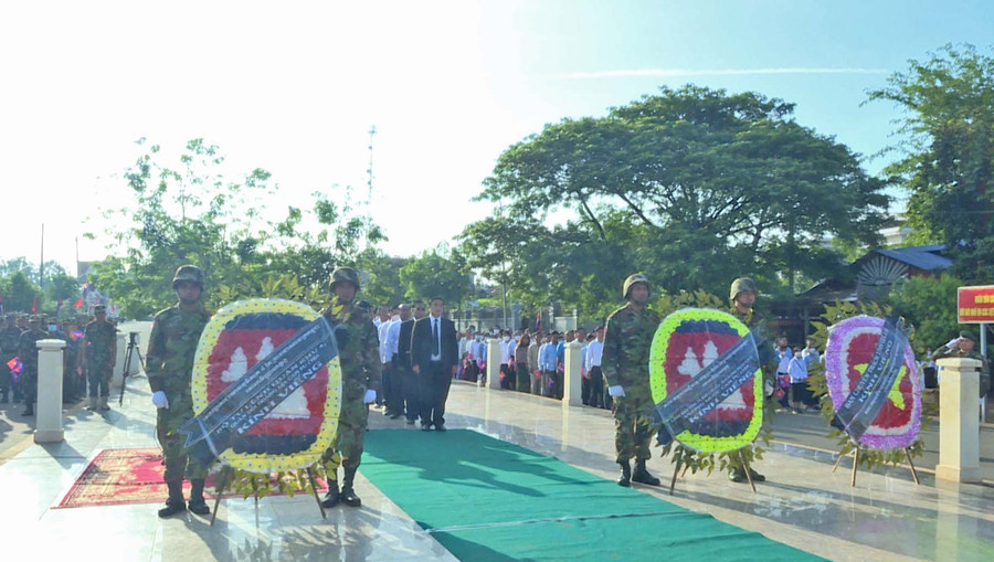 Lễ tiễn, bàn giao 6 Liệt sỹ quân tình nguyện và chuyên gia Việt Nam hy sinh trong các thời kỳ chiến tranh ở Campuchia tại tỉnh Preah Vi Hear. Ảnh: Đoàn Bình