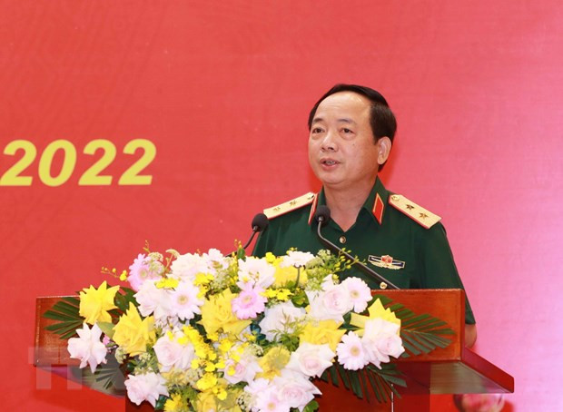 Trung tướng Đỗ Quyết, Uỷ viên Trung ương Đảng, Phó Chủ nhiệm Tổng cục chính trị Quân đội nhân dân Việt Nam tham luận tại hội thảo. (Ảnh: Phương Hoa/TTXVN)